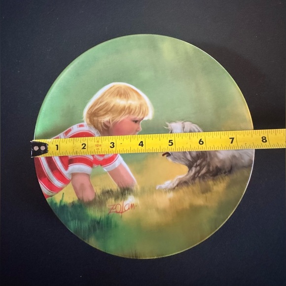 Decorative Plate with Child and Dog - Picture 4 of 6